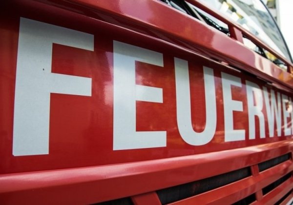 Ein Schornsteinbrand hat die Feuerwehr beschäftigt. - © Symbolbild dpa