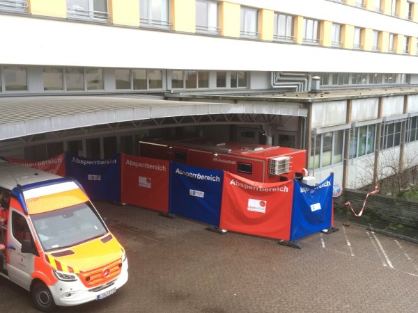 Der Container dient nur als Vorsichtsmaßnahme. Verdachtsfälle gibt es bisher in Lippe nicht.  - © Klinikum Lippe