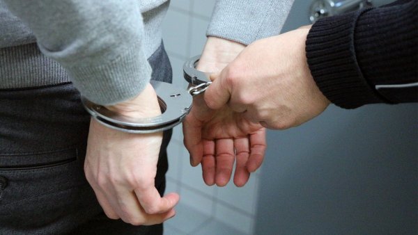 Ein Mann ist dringend tatverdächtig einen 33-Jährigen in Delbrück niedergestochen zu haben. - © (Symbolbild) Pixabay