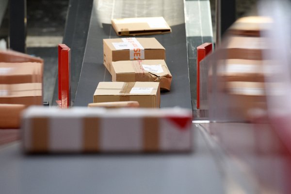 Jetzt ist es offiziell: Amazon plant ein Logistikzentrum in Belle. - © Symbolfoto: Rainer Jensen/dpa