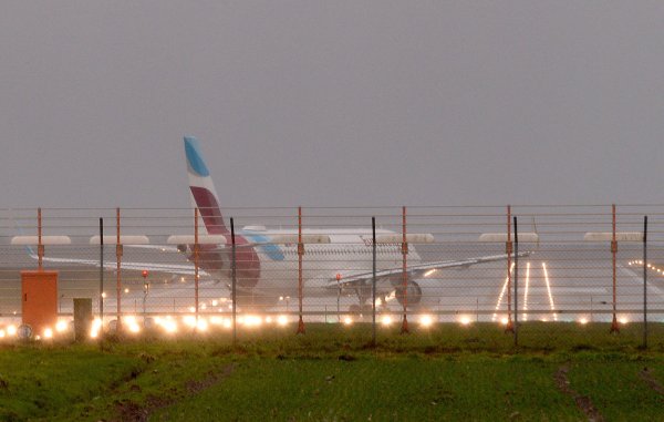 Start- und Landeverbot am Flughafen Hannover. Der Flugverkehr war für Stunden eingestellt. - © picture alliance