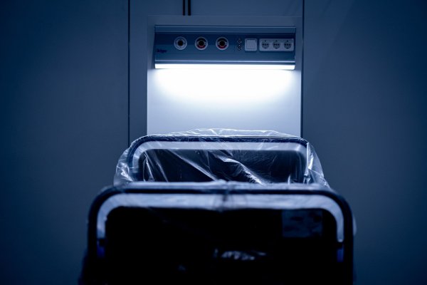 Um die Finanzierung der Kliniken während der Krise sicherzustellen, hilft der Bund aus und zahlt unter anderem eine Tagespauschale von 560 Euro für jedes Bett, das aufgrund der Krise leer bleibt. - © picture alliance