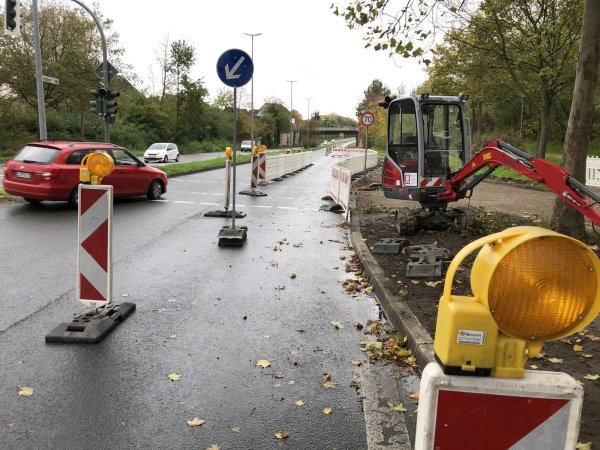 Nur eine Fahrspur: Die Arbeiten an der Lockhauser Straße werden bis voraussichtlich Ende des Monats andauern. - © Thomas Reineke