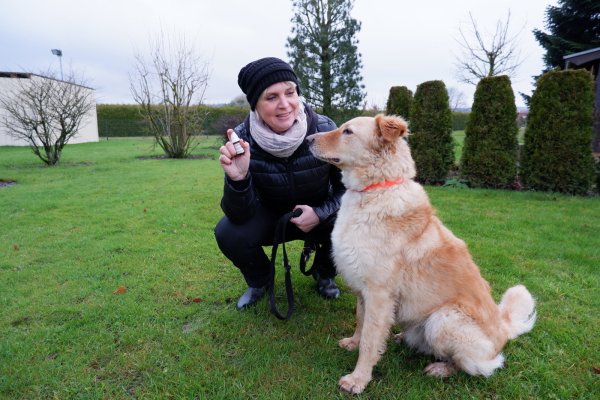 Hundetrainerin Melanie Räker gibt Tipps. - © Lorraine Brinkmann