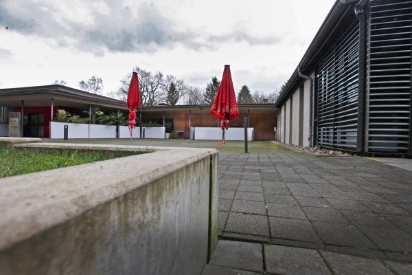 Im Verbindungstrakt zwischen „Felsenwirt" und Externsteine-Infozentrum will der Landesverband einen Souvenir- und Kartenshop einrichten. - © Vera Gerstendorf-Welle