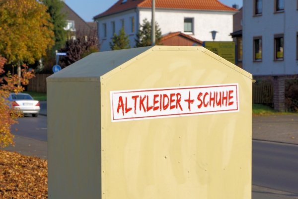 Es ist kaum zu glauben, was die Menschen in Altkleidercontainern entsorgen. - © CC0 Pixabay