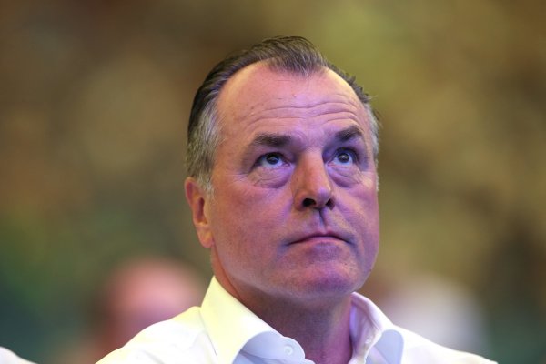 Clemens Tönnies steht nach einer rassistischen Äußerung im Kreuzfeuer der Kritik. - © augenklick/firo Sportphoto