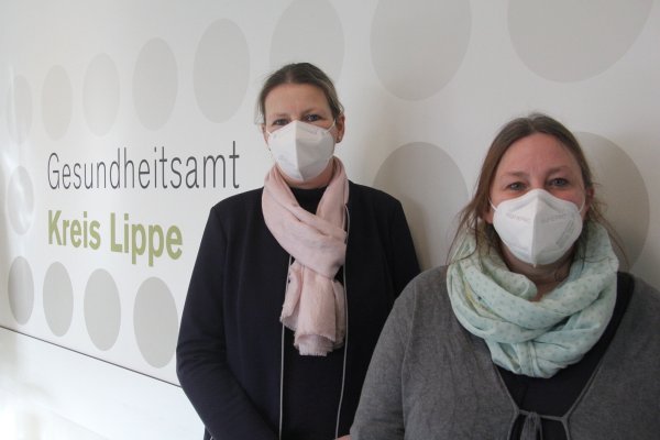 Kerstin Ahaus (l.), Leiterin des Gesundheitsamtes im Kreis Lippe, und Janine Tölle, Leiterin des Kinder- und Jugendärztlichen Dienstes im Gesundheitsamt Lippe. - © Carolin Nieder-Entgelmeier