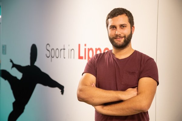 Mitorganisator: Christopher Tegethoff vom Kreissportbund hat gemeinsam mit dem Kreis Lippe die zweite Runde der Schulungsreihe „Islam-Buddys", die aus drei Modulen besteht, für Mitglieder in lippischen Vereinen organisiert. - © Torben Gocke