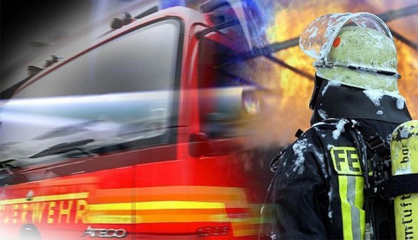 Das Feuer in einem Mehrfamilienhaus in Extertal wurde vermutlich absichtlich gelegt. - © Symbolbild: dpa