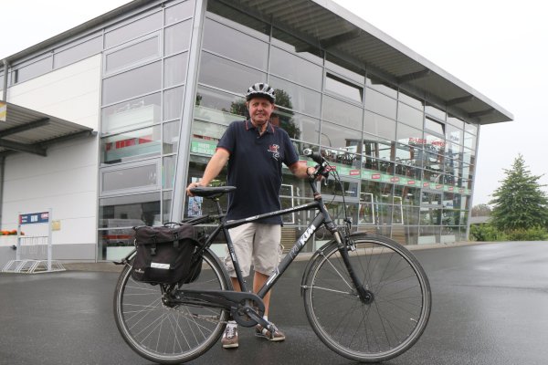 Bei Fulland hatte der der Kaunitzer Johann Fahnenschmidt vor 13 Jahren das KTM-Trecking-Rad gekauft.  - © Robert Becker