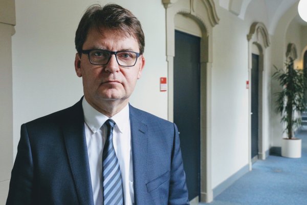 Jann Popkes beim Haftprüfungstermin seines Mandanten Mitte Februar. - © Janet König