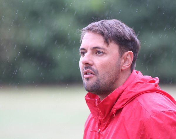 Verlässt den FC Augustdorf nach zweieinhalb Jahren: Steven Hengstler führte sein Team mit Trainerkollege Matthias Heymann zurück in die Bezirksliga und gewann 2018 den LZ-Cup. - © Sebastian Lucas