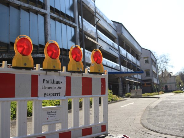 Das Parkhaus "Hornschen Straße" soll ab Ende August abgerissen werden. - © Patrizia Lerch