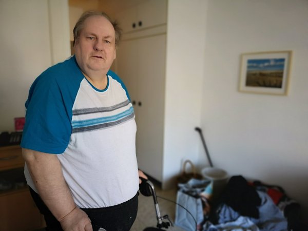 Peter Müller (hier im Februar 2020) war auf den Rollator angewiesen und benötigte Hilfe. - © Ilja Regier