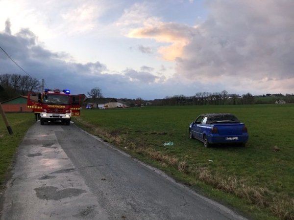 Alleinunfall auf dem Schönemarker Weg - © Feuerwehr Detmold