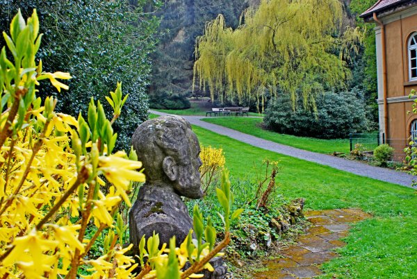 Der Weberpark ist ein Kleinod in der Kernstadt. Im Zuge der Sanierung des Ceweco-Gebäudes soll er auch wieder der Öffentlichkeit zugänglich gemacht werden. - © Gunter Held