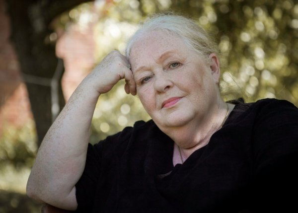 Ulrike Bliefert wird immer noch auf ihre Rolle in „Nirgendwo ist Poenichen" angesprochen. In Leopoldshöhe präsentiert sie sich als Autorin. - © Robert Berghoff