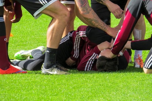 Der Spieler hatte sich während des Spiels schwer verletzt. - © Symbolfoto: Pixabay