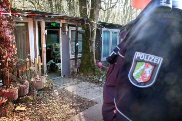 Die Baracke des verurteilten Haupttäters Andreas V. ist längst Geschichte, jetzt geht es um die politische Aufarbeitung. - © Bernhard Preuss
