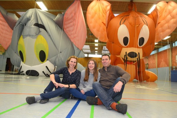 Familie Krüger präsentiert stolz ihr neuestes Werk: Tom & Jerry. - © Nicole Ellerbrake