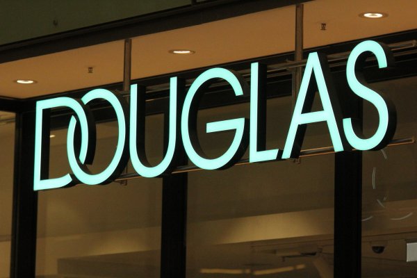 Die Parfümeriekette Douglas schließt Filialen in Lemgo, Bielefeld und Paderborn. - © Ulf Hanke