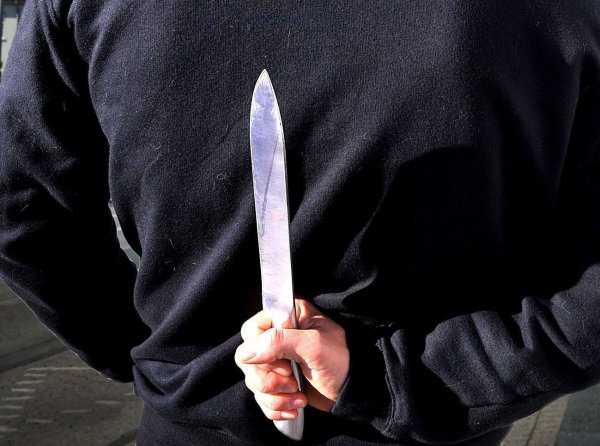 Am Dienstag, 4. Juni, zückte ein Räuber sogar sein Messer, um eine 30-jährige Mutter, die gerade ihre Tochter abschnallte, auszurauben. - © Symbolfoto: Andreas Frücht