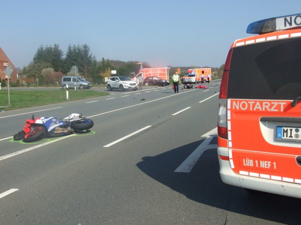 Schwerer Unfall: Auf der Kreuzung der L 770 mit der Tonnenheider Straße in Schmalge wurde ein 27-jähriger Motorradfahrer tödlich verletzt, euin weiterer Kradfahrer und eine Autofahrerin erlitten schwere Verletzungen. - © Karsten Schulz