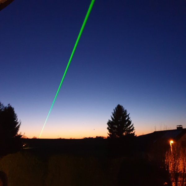 Der Laserstrahl soll nicht nur ein Zeichen der Hoffnung sein, sondern auch ein Dankeschön, für alle, die im Klinikum Lippe arbeiten. - © Uwe Acker