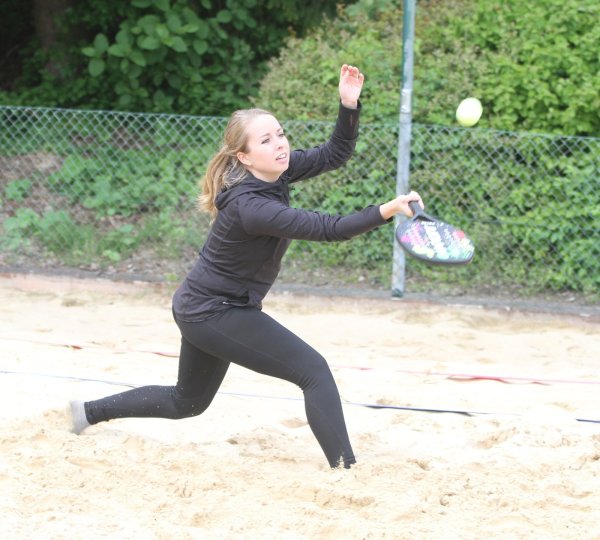 Den Ball im Blick: Isabel Lütkemeier vom TC BW. - © Sebastian Lucas