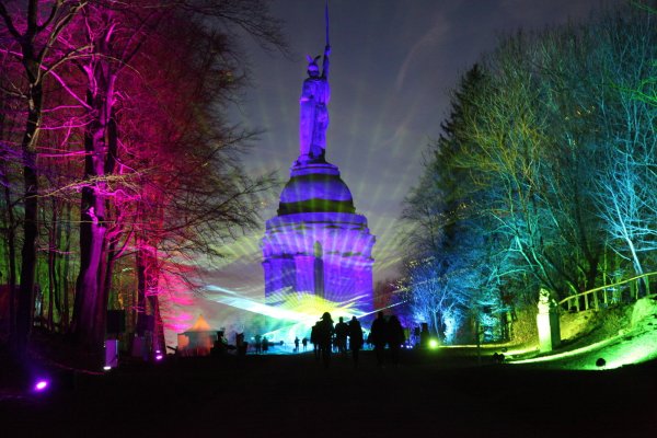 Die Lasershow "Hermann leuchtet" von LightArt geht am Donnerstag in die sechste Runde. - © Archivfoto: Bernhard Preuß