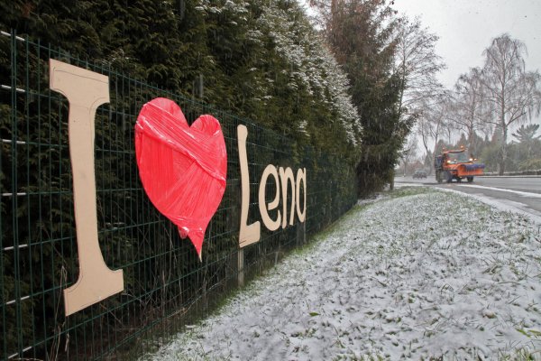 Wer steckt hinter der Botschaft "I love Lena" an der Bielefelder Straße? - © Bernhard Preuss