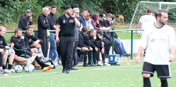 Gibt die Richtung vor: Jan Schaper, Trainer der Sportfreunde Berlebeck-Heiligenkirchen. - © Sebastian Lucas