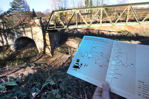 Eisenbahnbrücke in Lage. Die alte Konstruktion muss erneuert werden. Ersatzfahrpläne liegen vor. - © Vera Gerstendorf-Welle