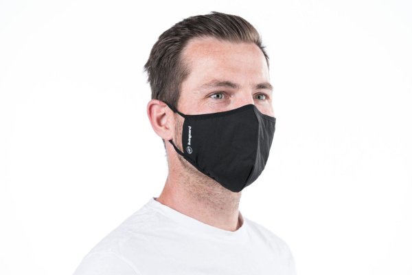 Die Livinguard-"Gesichtsmaske PRO ohne Filter"ist die einzige, das nach Coronaverordnung eine medizinische OP-Maske darstellt. Weil sie wie eine Alltagsmaske aussieht, sorgt das jetzt für Probleme. - © FU Berlin