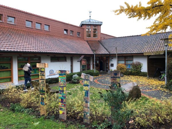 Im Bereich der 1992 erbauten Kita Hermannstraße könnten aus Sicht der Verwaltung weitere 30 Plätze angesiedelt werden. - © Thomas Reineke