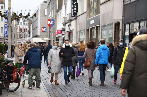 Busse hatten teils Verspätung wegen des massiven Ansturms auf die Innenstadt. - © BARBARA FRANKE