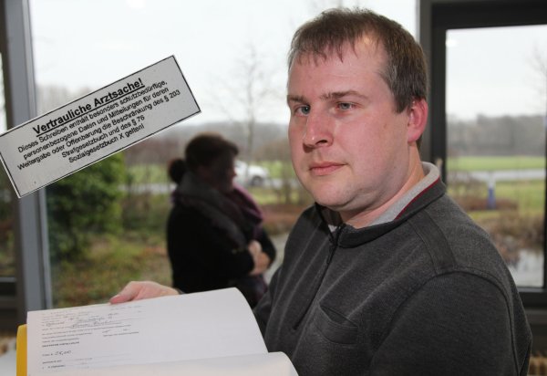 Rechtsanwalt André Ostermann kämpft gemeinsam mit seiner Mandantin, die anonym bleiben möchte, gegen eine MPU-Auflage der lippischen Straßenverkehrsbehörde. - © Vera Gerstendorf-Welle