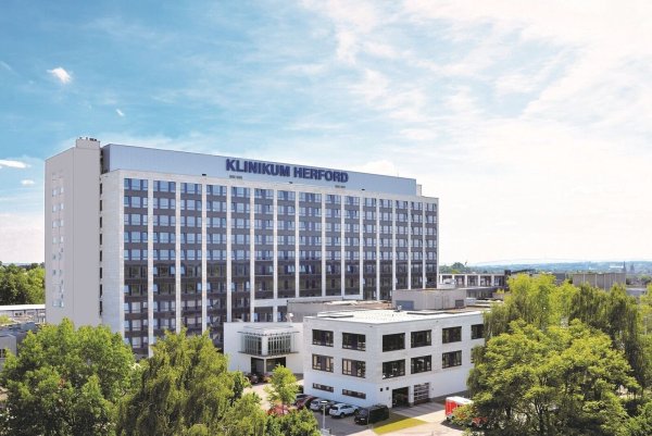 Die Klinikleitung hat am Freitag entschieden, ab Montag bis zum 12. Oktober keine Aufnahmen zur Geburt im Kreißsaal mehr anzubieten. Grund ist ein Personalengpass bei den Hebammen. - © Klinikum Herford