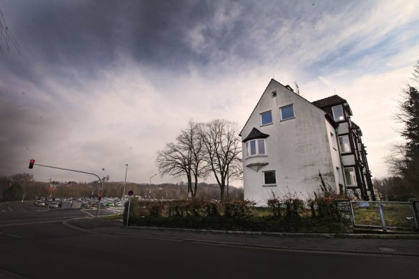 Die Denkmalpflege hält das Gebäude Hornsche Straße 65 für erhaltenswert. Es sei das erste Gebäude der „Regierungsstadt", eines Stadtviertels, das nach dem Krieg für die Unterbringung der Beamten der Bezirksregierung gebaut wurde. - © Vera Gerstendorf-Welle