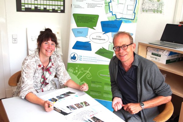 Nadine Weber und Professor Michel Melenhorst erarbeiten noch die letzten Feinheiten für die anstehende Sommerakademie. - © Tanja Andersen