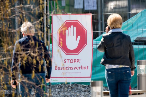 Ab dem 20. Mai wird das generelle Besuchsverbot in Krankenhäusern in NRW wieder aufgehoben, es gelten jedoch strenge Vorgaben, die die Kliniken umsetzen müssen. - © picture alliance