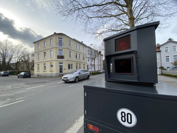 Drei Monate lang wird der semistationäre Blitzer Horst im Kreis Lippe getestet. - © Sven Koch