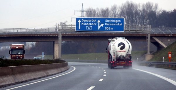 Auf der A33 erlitt ein junger Lkw-Fahrer einen Herzinfarkt und starb. - © Wolfgang Rudolf