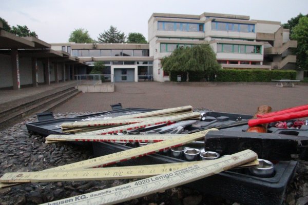 Wird zur Baustelle: Die Realschule Lemgo am Heldmanskamp. Sie soll gründlich saniert werden. Auch deshalb möchte die Stadt eine
Obergrenze von maximal fünf Klassen pro Jahrgang einziehen – zu Ungunsten von auswärtigen Schülern. - © Till Brand