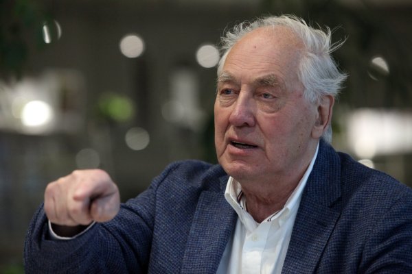 Hermann Haack sind die 80 Lebensjahre kaum anzumerken. Er setzt sich immer noch aufs Rad, legt mal eben 2000 Kilometer zurück und sorgt sich um den Balkan. Mit sich selbst scheint er im Reinen zu sein. - © Bernhard Preuss