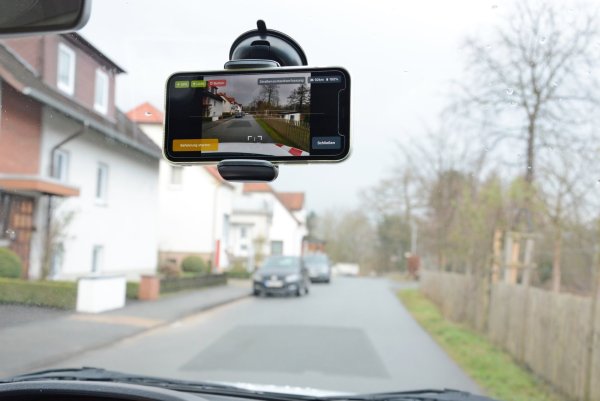 Die Stadt Schieder-Schwalenberg setzt eine App ein, um den Zustand aller städtischer Straßen zu erfassen - © Tanja Watermann