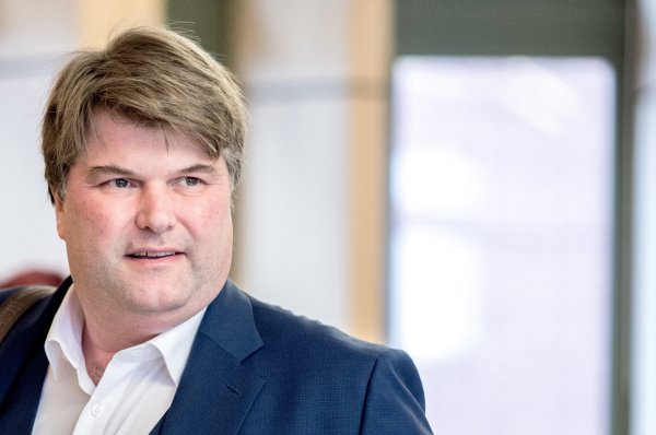 Tjark Bartels (SPD), damaliger Landrat im Landkreis Hameln-Pyrmont, kommt zum Sozialausschuss des Landtags. - © Archiv: Hauke-Christian Dittrich/dpa