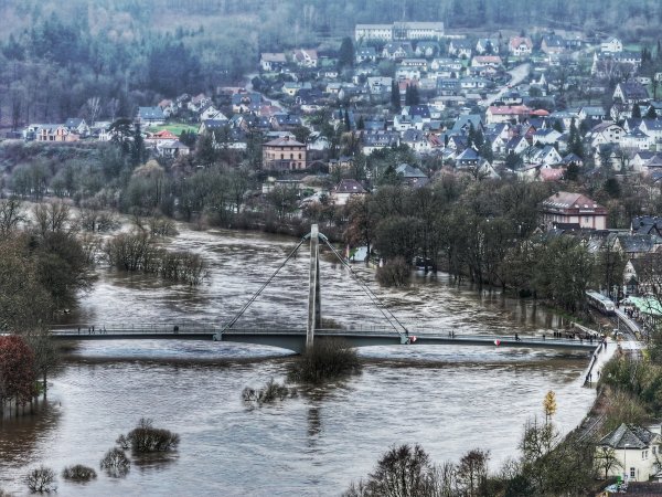 Derzeit fällt der Pegel an der Weser bei Höxter. Aber bleibt das auch so - trotz weiterer Regenfälle? - © Gerald Dunkel