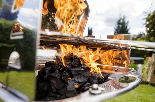 Grillen ist im Gütersloher Stadtpark verboten. Das wird allerdings oft ignoriert. - © Monique Wüstenhagen/dpa